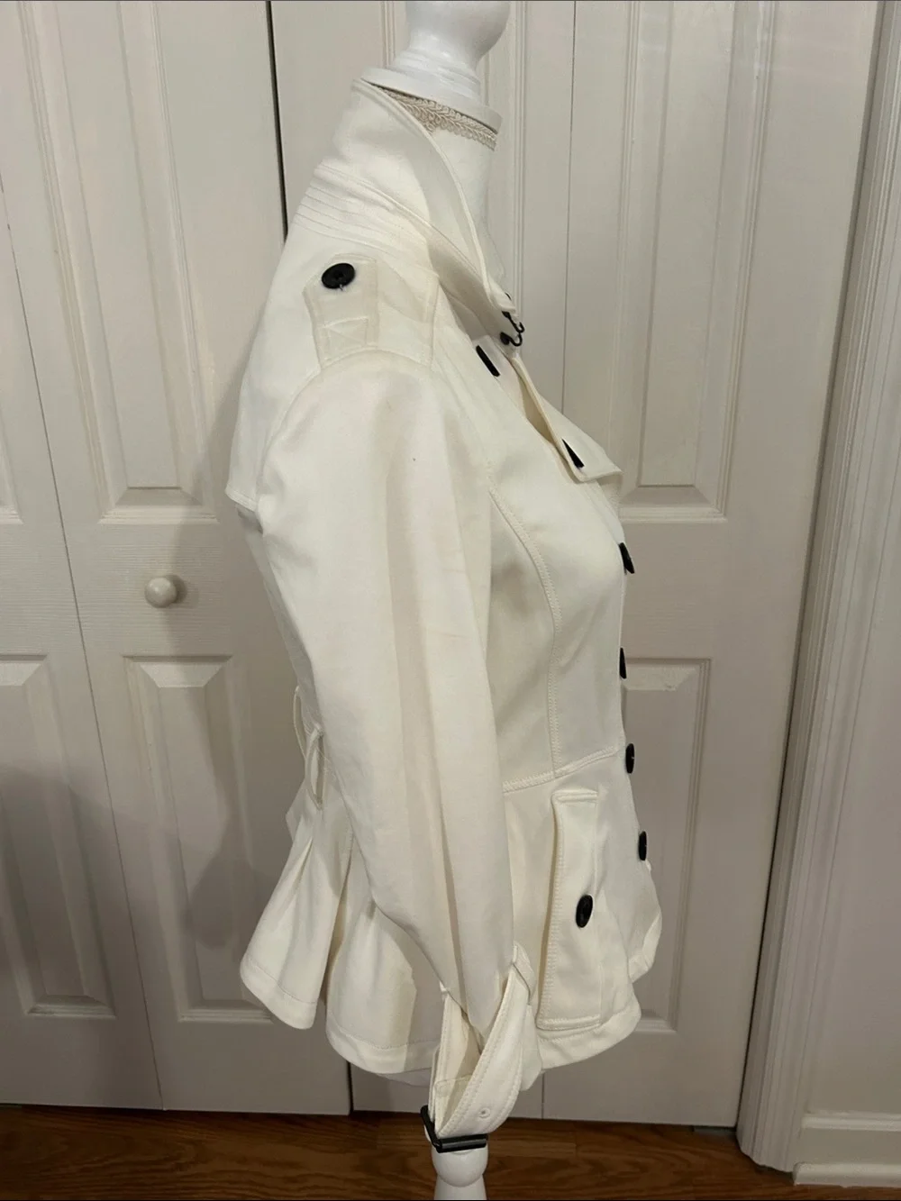 Burberry Britt Cream Double-Breasted Trench Coat with Black Buttons Sz 6 - Picture 4 of 10